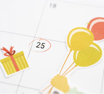 obrazek pudelka prezentowego i balonów na kartce papieru