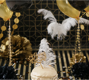 dekoracja z piórek i balonów