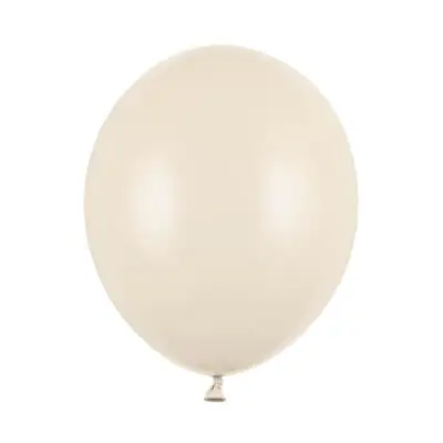 Beżowy balon na białym tle