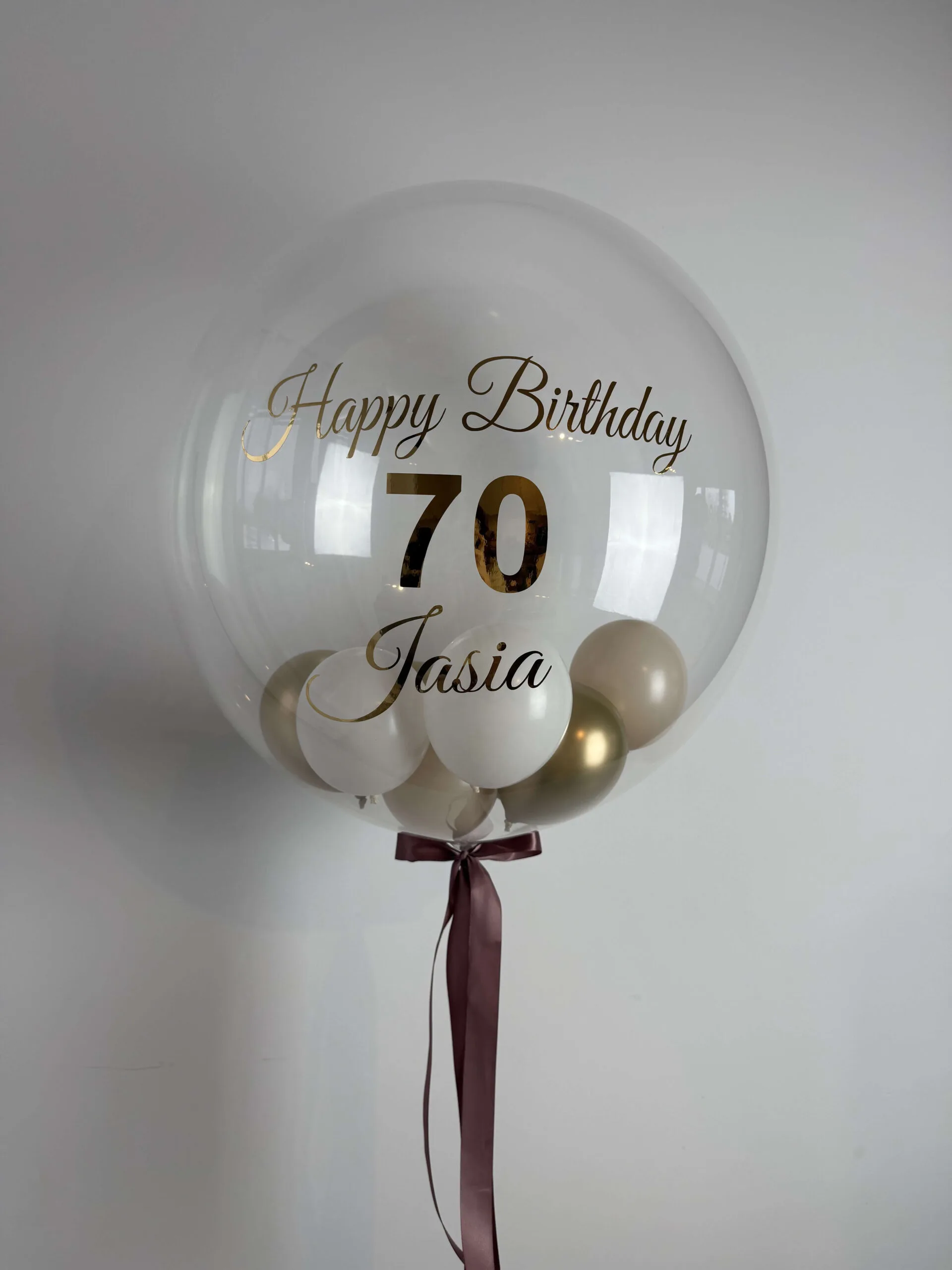 Duży balon przezroczysty z napisem i balonikami w środku