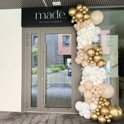 Girlanda balonowa organiczna na otwarcie sklepu