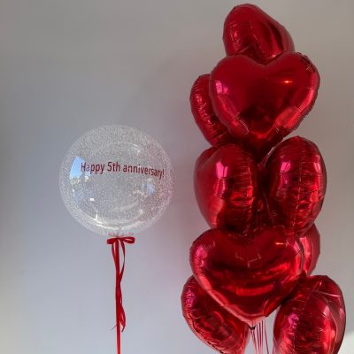 zestaw balonów na rocznice :bukiet z foliowych balonów serca czerwone i jeden duży balon personalizowany ze styropianem w środku