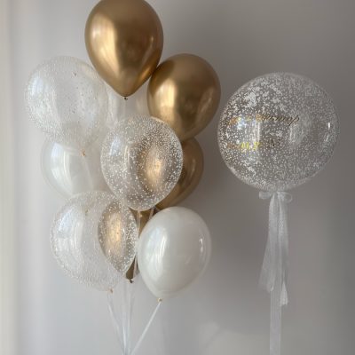 zestaw balonów na wesele lateksowe balony oraz jeden duży balon personalizowany ze styropianem w środku