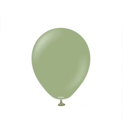 Zielony balon na białym tle